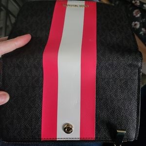 Michael kors wristlet used twice